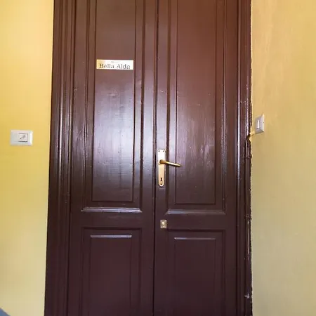 Bella Alda Beautiful Castle Penthouse 公寓