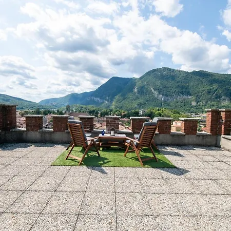 Bella Alda Beautiful Castle Penthouse アパート *